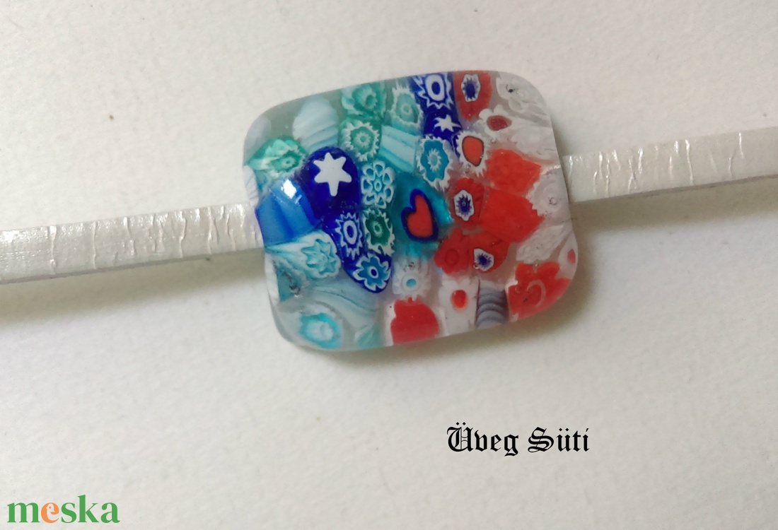 Ezervirág  karkötő szívecskével piros fehér,kék nyári üvegékszer - ékszer - karkötő - karkötő medállal - Meska.hu