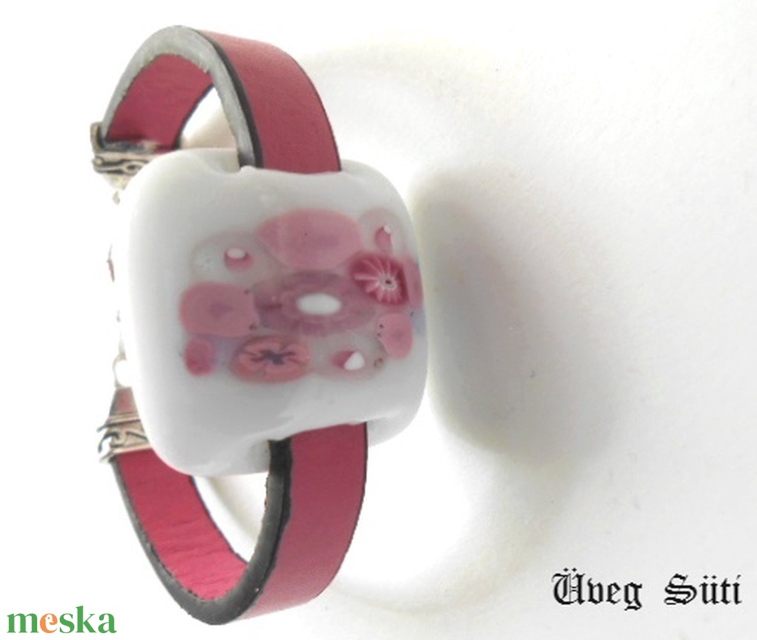 Porcelán virágkoszorú fehér rózsaszín karkötő nyári üvegékszer - ékszer - karkötő - karkötő medállal - Meska.hu Porcelán virágkoszorú fehér rózsaszín karkötő nyári üvegékszer - ékszer - karkötő - karkötő medállal - Meska.hu