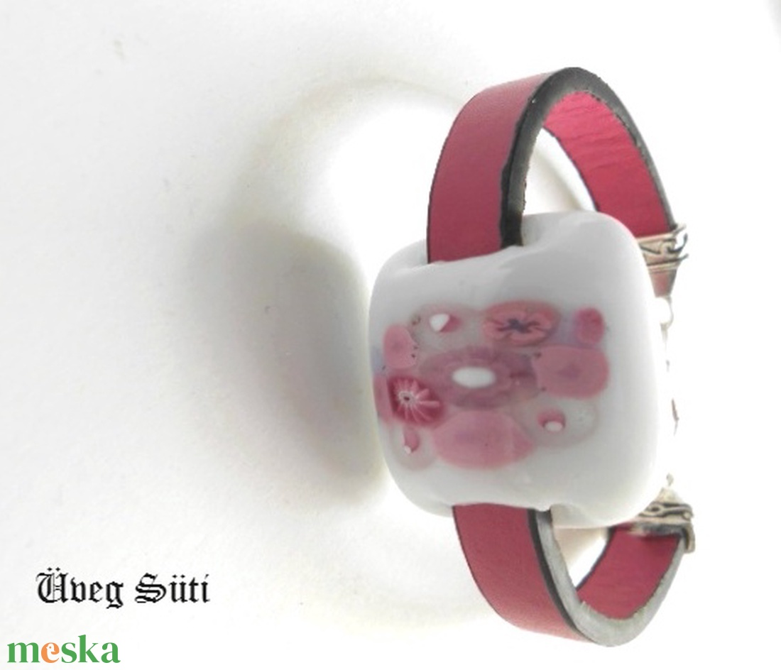 Porcelán virágkoszorú fehér rózsaszín karkötő nyári üvegékszer - ékszer - karkötő - karkötő medállal - Meska.hu Porcelán virágkoszorú fehér rózsaszín karkötő nyári üvegékszer - ékszer - karkötő - karkötő medállal - Meska.hu