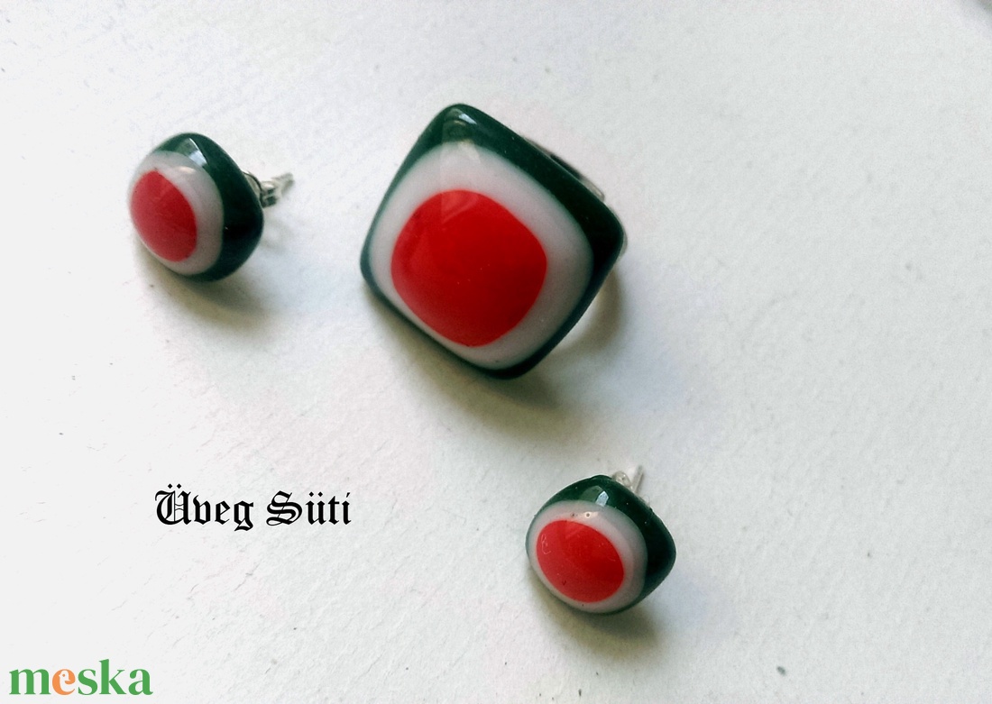 NEMESACÉL Tricolor gyűrű fülbevalóval piros fehér zöld kokárda üvegékszer fülbevalóval - ékszer - ékszerszett - Meska.hu NEMESACÉL Tricolor gyűrű fülbevalóval piros fehér zöld kokárda üvegékszer fülbevalóval - ékszer - ékszerszett - Meska.hu