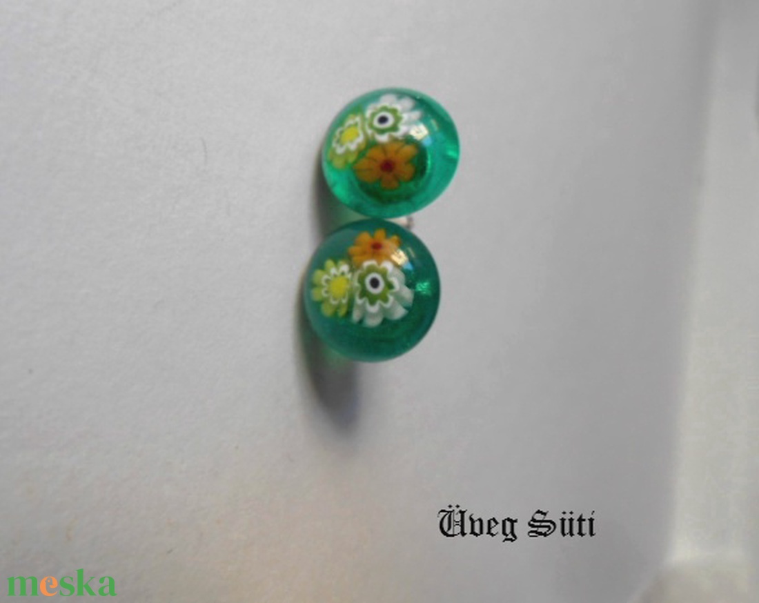 NEMESACÉL Zöld virágos kerek fülbevaló üvegékszer - ékszer - fülbevaló - pötty fülbevaló - Meska.hu