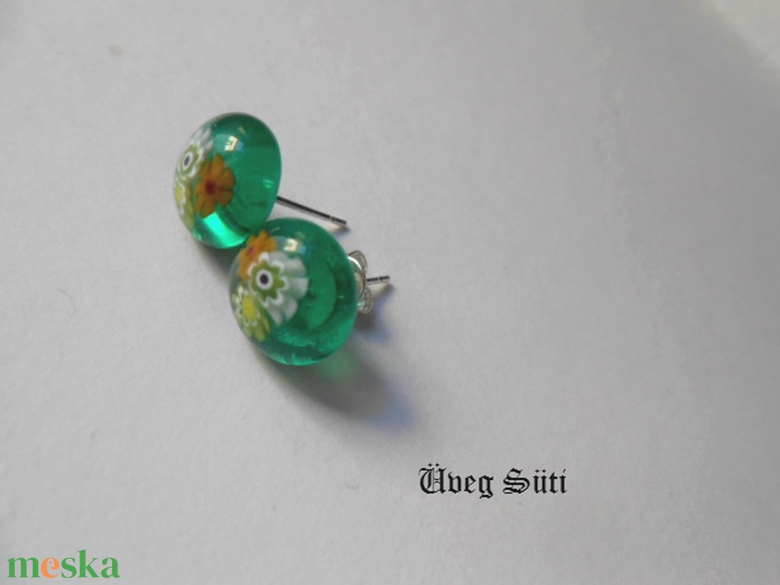 NEMESACÉL Zöld virágos kerek fülbevaló üvegékszer - ékszer - fülbevaló - pötty fülbevaló - Meska.hu