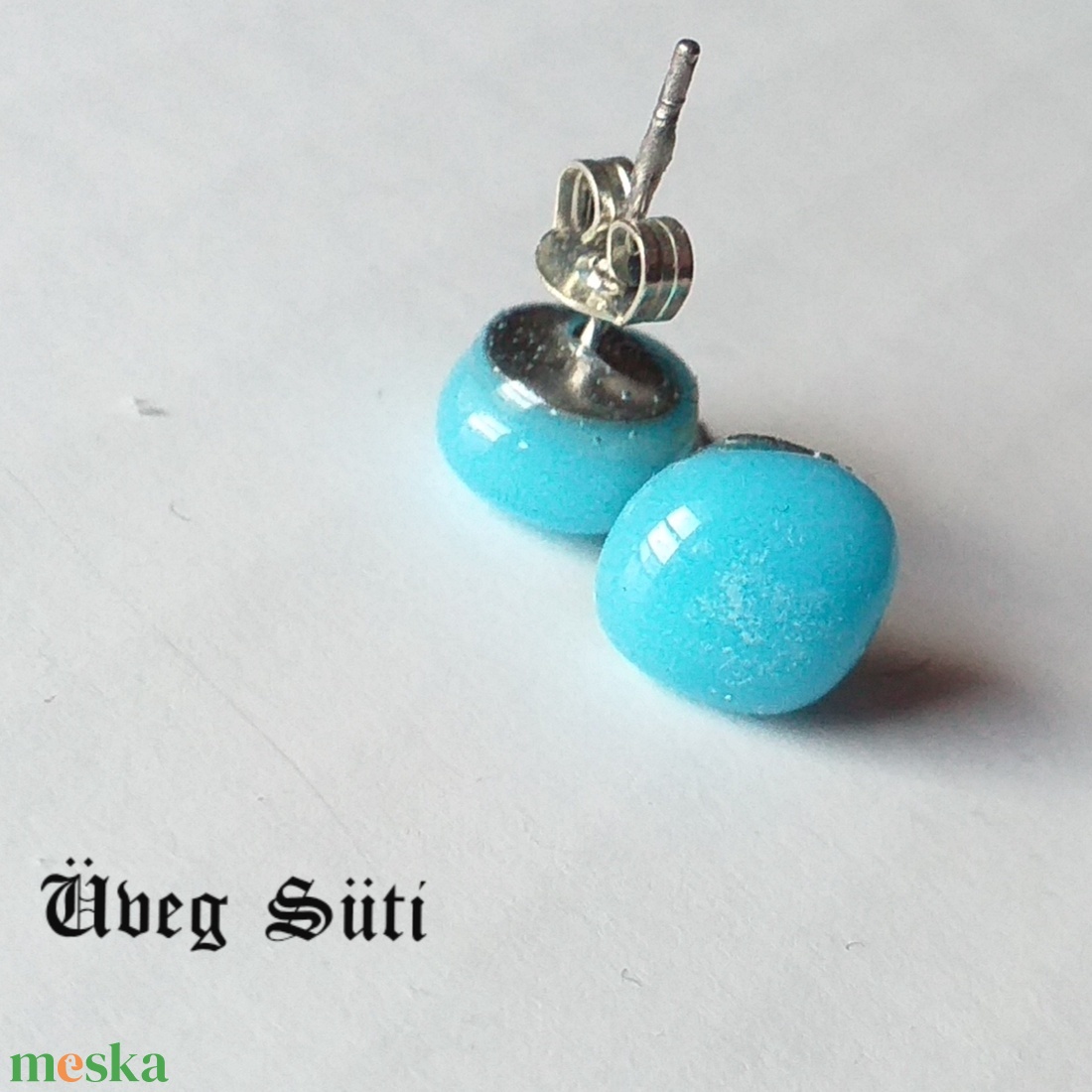 NEMESACÉL  Világoskék  mini  szablytalan kocka fülbevaló  kék, üvegkszer nemesacél szerelékkel - ékszer - fülbevaló - pötty fülbevaló - Meska.hu