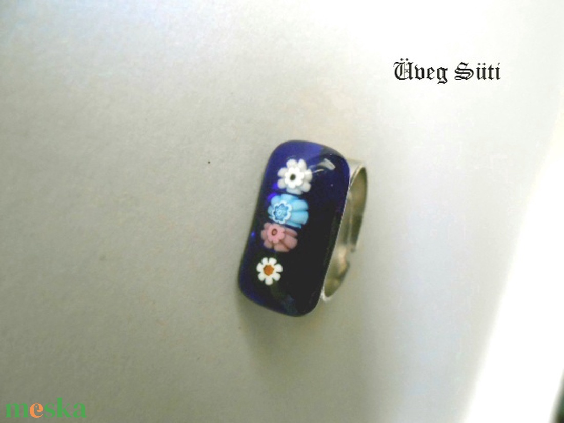 NEMESACÉL Kék éjjel virágos gyűrű üvegékszer millefiori üvegekből ajándék anyáknapra - ékszer - gyűrű - szoliter gyűrű - Meska.hu NEMESACÉL Kék éjjel virágos gyűrű üvegékszer millefiori üvegekből ajándék anyáknapra - ékszer - gyűrű - szoliter gyűrű - Meska.hu