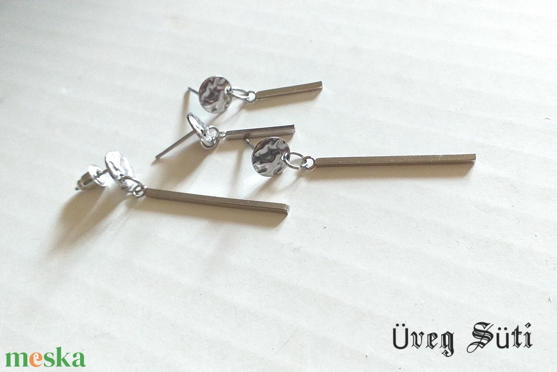 NEMESACÉL Kalapált lógós minimál fülbevaló ékszer 3 cm-es hasábbal - ékszer - fülbevaló - lógó fülbevaló - Meska.hu NEMESACÉL Kalapált lógós minimál fülbevaló ékszer 3 cm-es hasábbal - ékszer - fülbevaló - lógó fülbevaló - Meska.hu