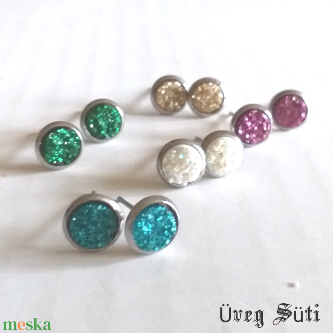 NEMESACÉL Csillogó druzy 6mm-es zöld kék pink arany piros fülbevaló - ékszer - fülbevaló - pötty fülbevaló - Meska.hu NEMESACÉL Csillogó druzy 6mm-es zöld kék pink arany piros fülbevaló - ékszer - fülbevaló - pötty fülbevaló - Meska.hu