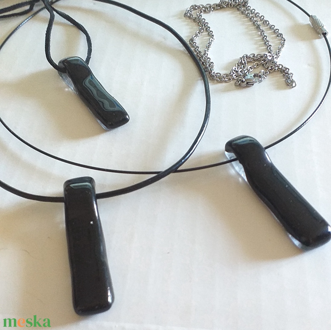 NEMESACÉL Fekete  üveg minimál medál ez az unisex medál  - ékszer - nyaklánc - medálos nyaklánc - Meska.hu