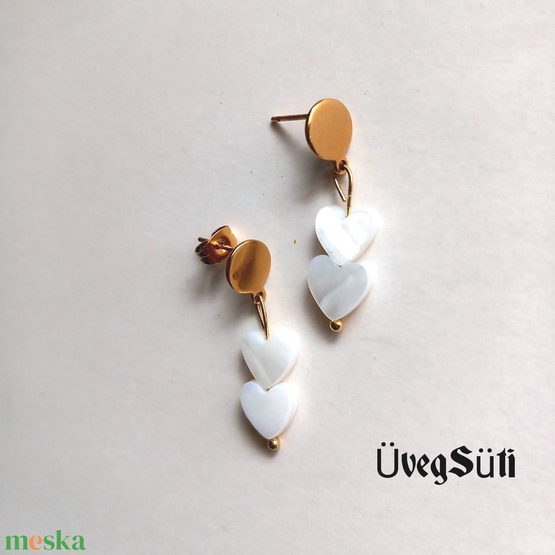 NEMESACÉL LUXY GOLD SHELL lógós arany színű nemesacél fülbevaló szívekkel ajándék nőknek valentín napra - ékszer - fülbevaló - lógós kerek fülbevaló - Meska.hu NEMESACÉL LUXY GOLD SHELL lógós arany színű nemesacél fülbevaló szívekkel ajándék nőknek valentín napra - ékszer - fülbevaló - lógós kerek fülbevaló - Meska.hu