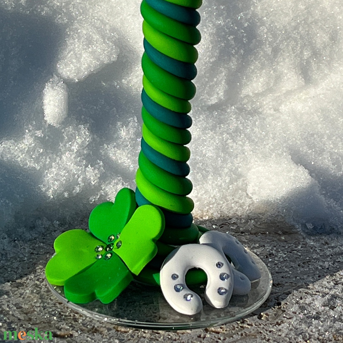 Lóhere és patkó mintás, kézzel díszített pezsgőspohár � szerencsehozó kézműves alkotás - otthon & életmód - konyhafelszerelés, tálalás - tálalás - pohár - Meska.hu