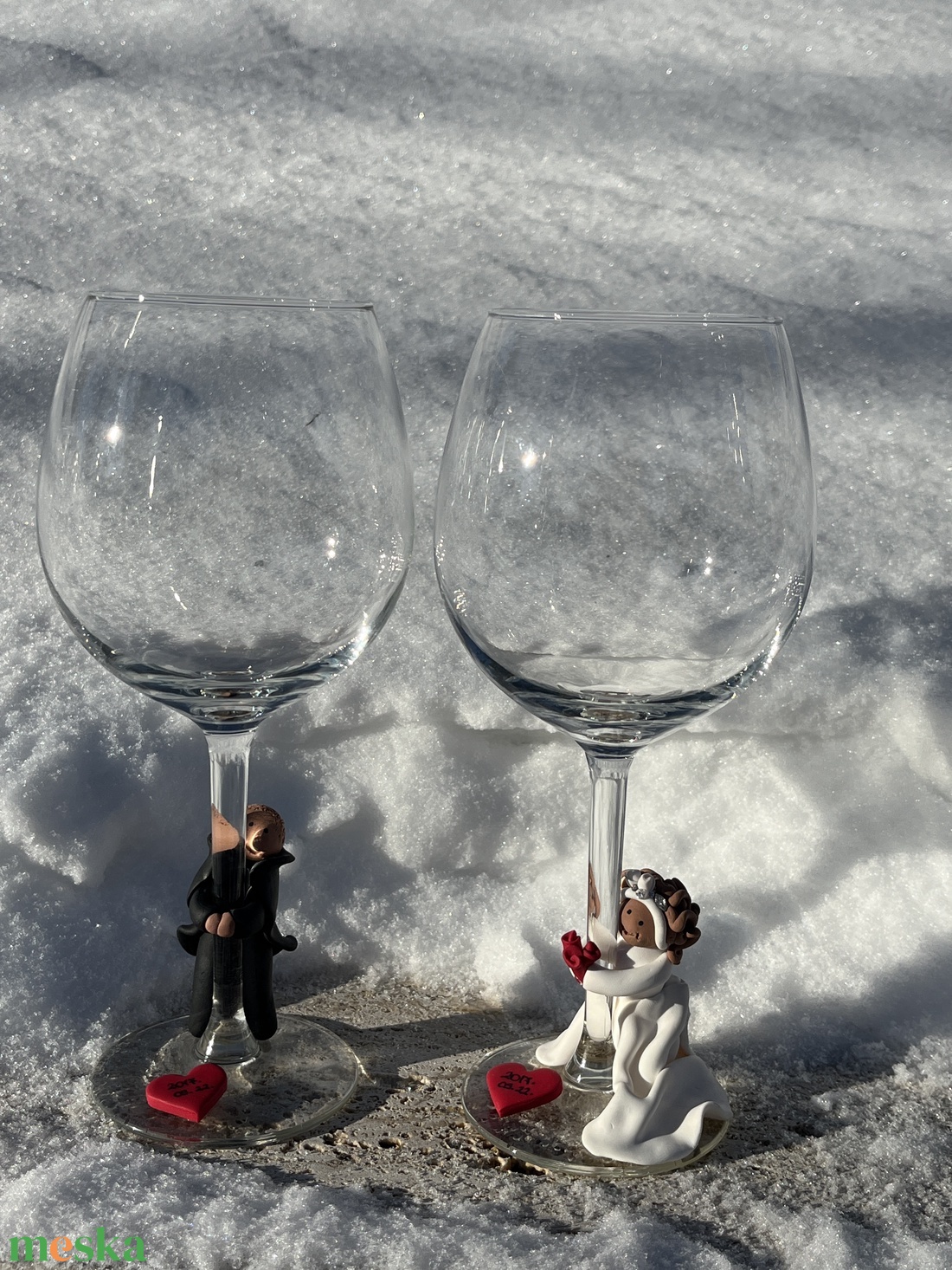 Emlékpoharak esküvőre � egyedi menyasszony és vőlegény figurákkal díszítve - esküvő - emlék & ajándék - nászajándék - esküvői pohár, pohárszett - Meska.hu