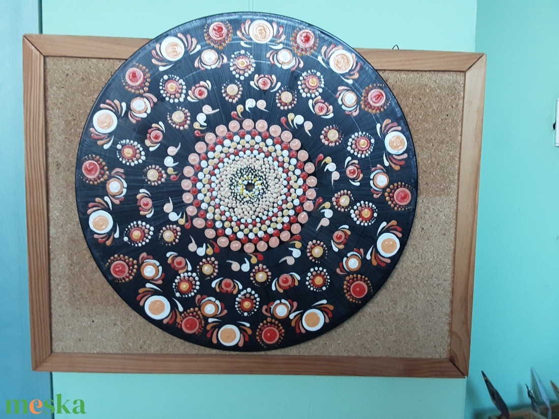 Mandala festés akrillal,pontozásos technikával bakelit lemezre .01. - otthon & életmód - dekoráció - dísztárgy - Meska.hu Mandala festés akrillal,pontozásos technikával bakelit lemezre .01. - otthon & életmód - dekoráció - dísztárgy - Meska.hu
