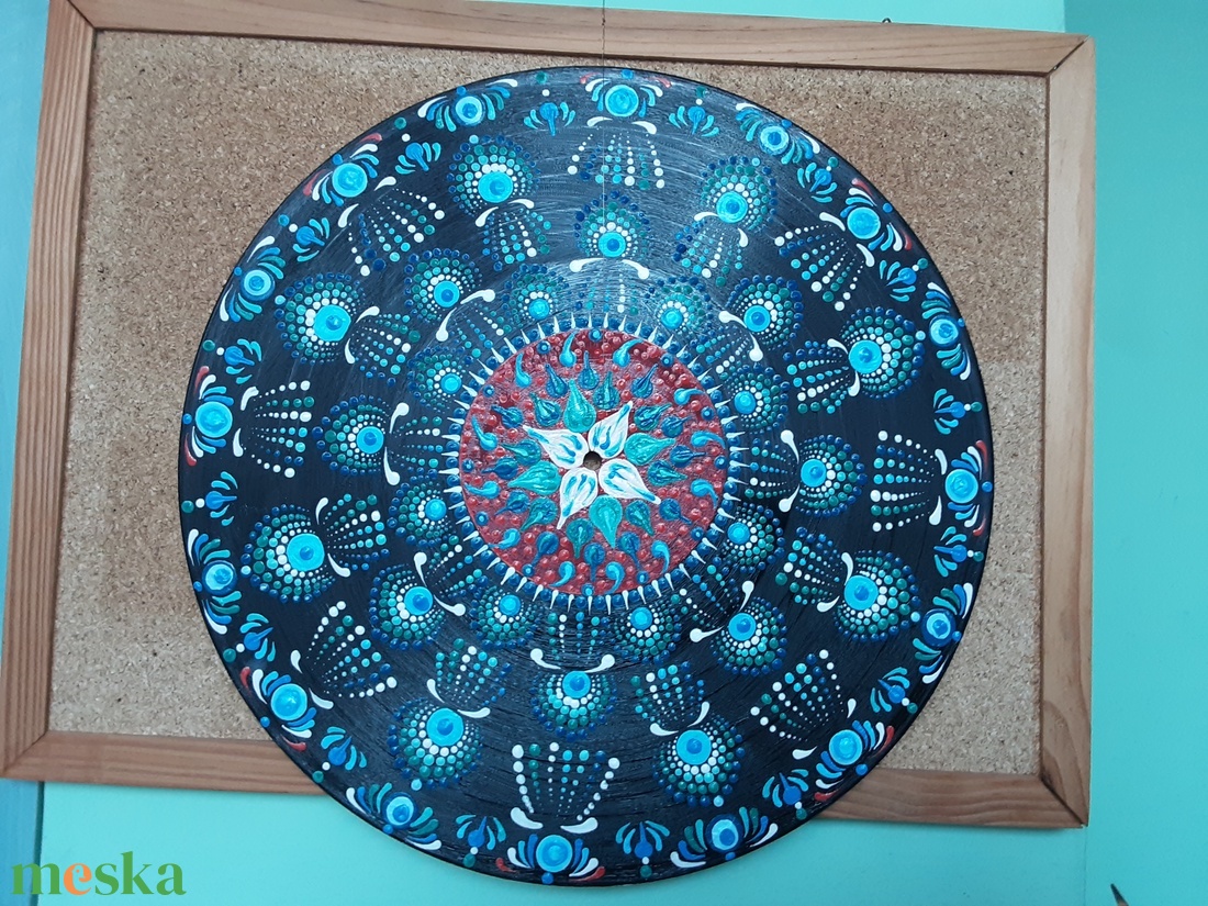 Mandala festés akrillal,pontozásos technikával bakelit lemezre( kék, zöld, fehér )02. - otthon & életmód - dekoráció - dísztárgy - Meska.hu