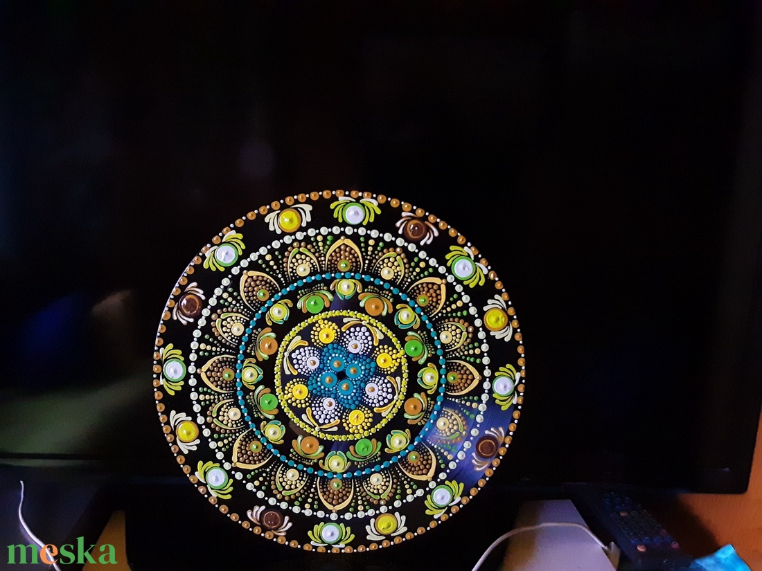 Mandala festés akrillal bakelit lemezre - otthon & életmód - dekoráció - dísztárgy - Meska.hu Mandala festés akrillal bakelit lemezre - otthon & életmód - dekoráció - dísztárgy - Meska.hu