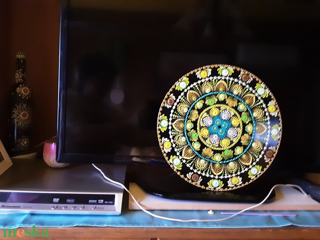 Mandala festés akrillal bakelit lemezre - otthon & életmód - dekoráció - dísztárgy - Meska.hu Mandala festés akrillal bakelit lemezre - otthon & életmód - dekoráció - dísztárgy - Meska.hu