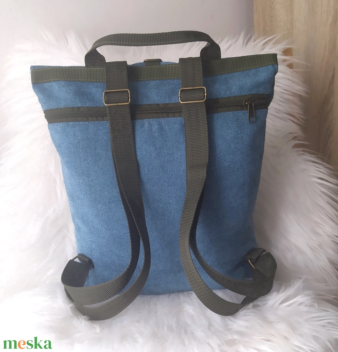 Kék rolltop hátizsák elején házikó mintával - táska & tok - hátizsák - roll top hátizsák - Meska.hu Kék rolltop hátizsák elején házikó mintával - táska & tok - hátizsák - roll top hátizsák - Meska.hu