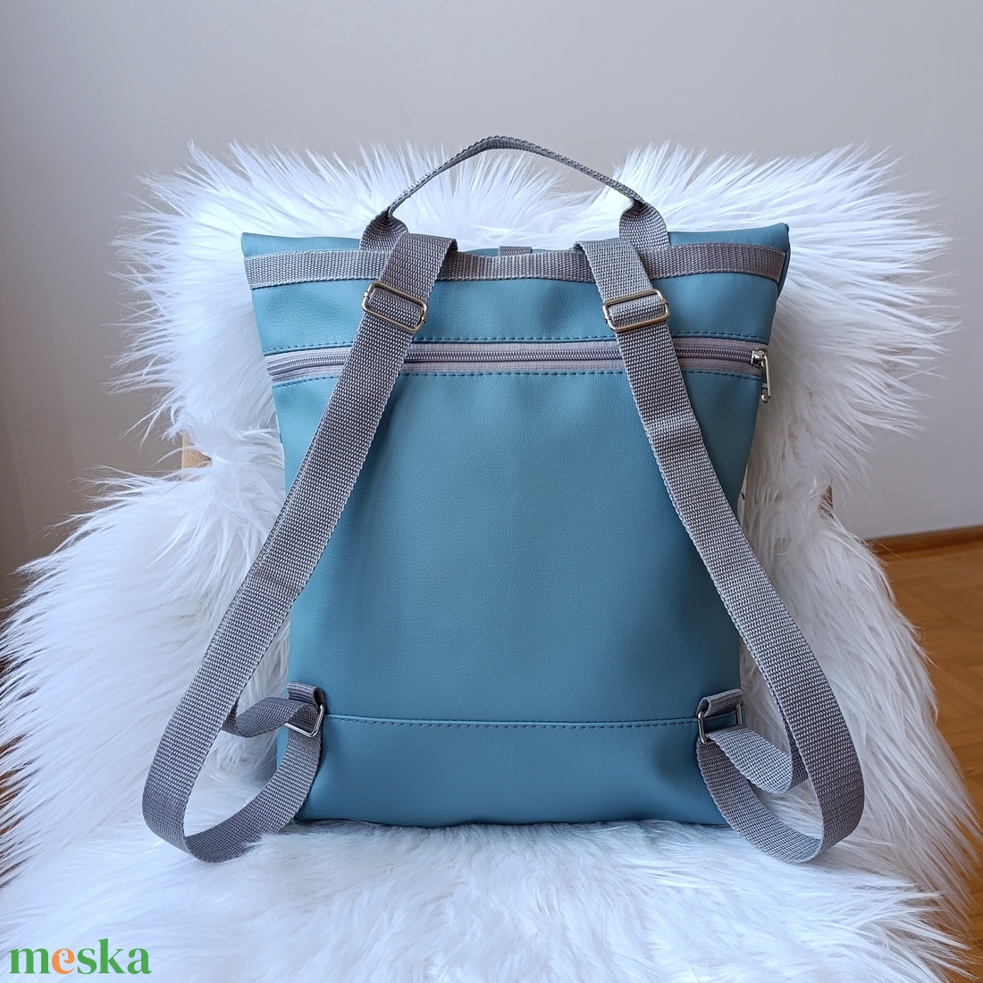 Kék műbőr rolltop hátizsák elején város mintával - táska & tok - hátizsák - roll top hátizsák - Meska.hu