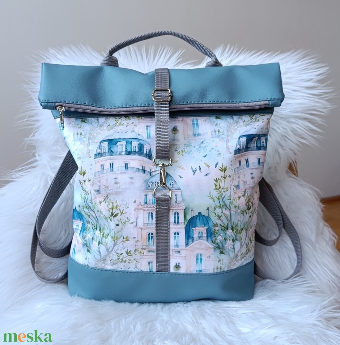 Kék műbőr rolltop hátizsák elején város mintával - táska & tok - hátizsák - roll top hátizsák - Meska.hu