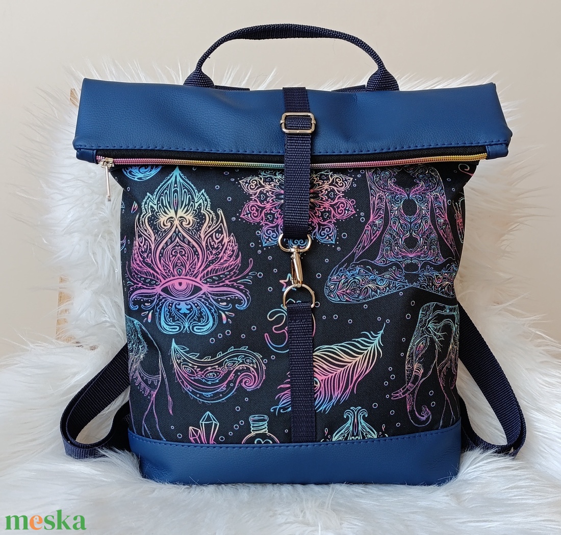 Kék műbőr rolltop hátizsák elején jóga témájú mintával - táska & tok - hátizsák - roll top hátizsák - Meska.hu Kék műbőr rolltop hátizsák elején jóga témájú mintával - táska & tok - hátizsák - roll top hátizsák - Meska.hu