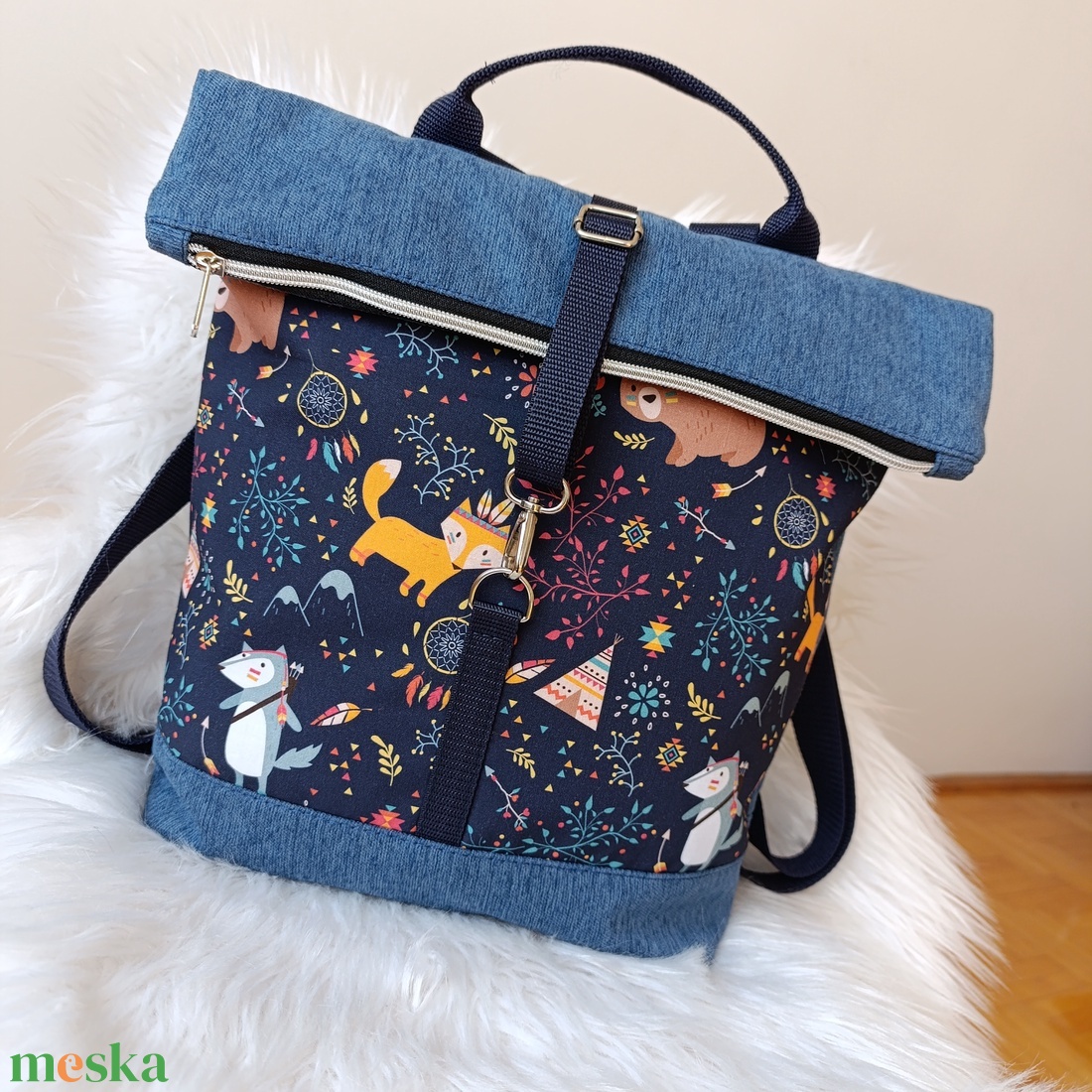 Rolltop hátizsák elején indián állatokmintával - táska & tok - hátizsák - roll top hátizsák - Meska.hu Rolltop hátizsák elején indián állatokmintával - táska & tok - hátizsák - roll top hátizsák - Meska.hu