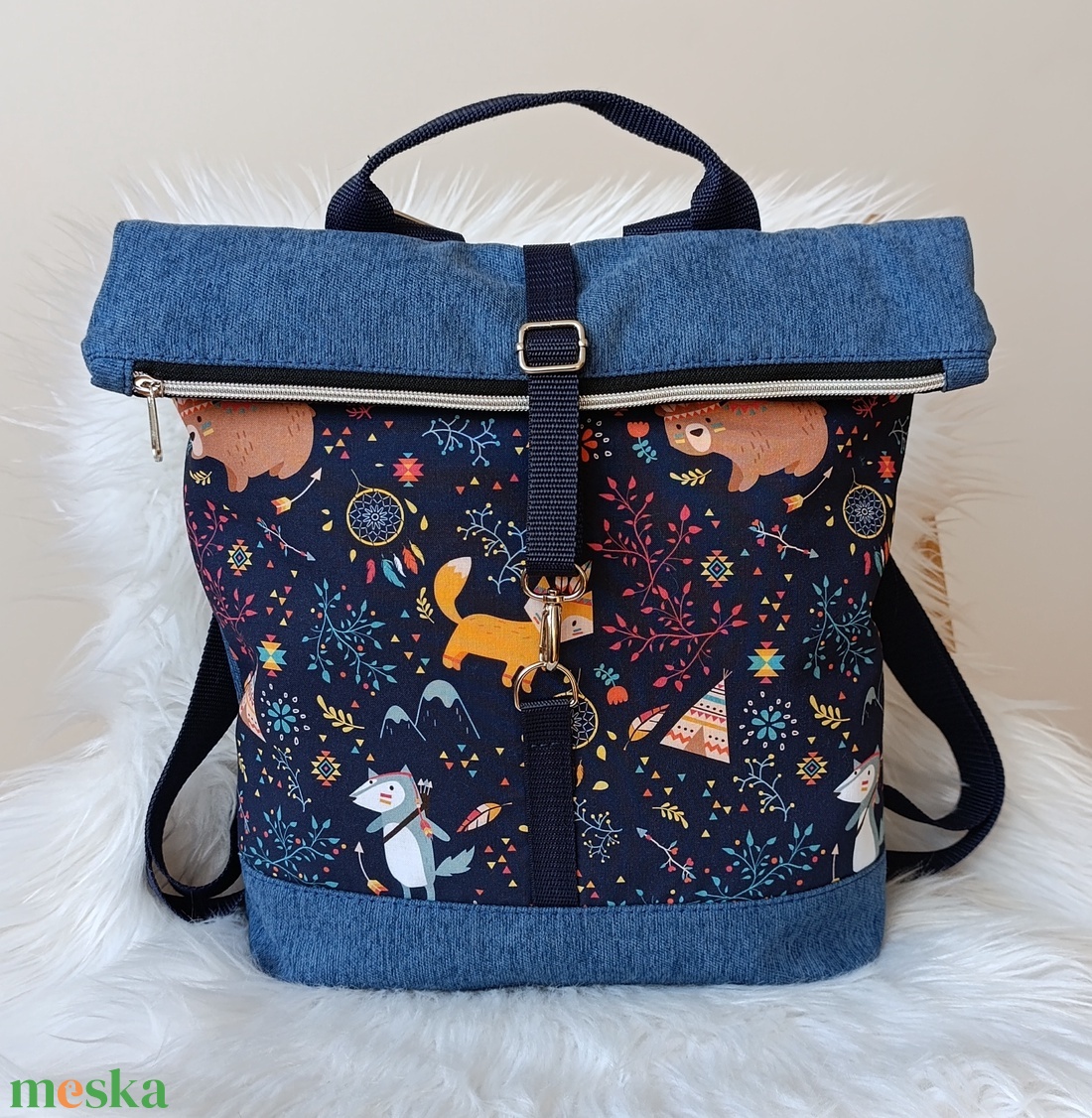 Rolltop hátizsák elején indián állatokmintával - táska & tok - hátizsák - roll top hátizsák - Meska.hu Rolltop hátizsák elején indián állatokmintával - táska & tok - hátizsák - roll top hátizsák - Meska.hu