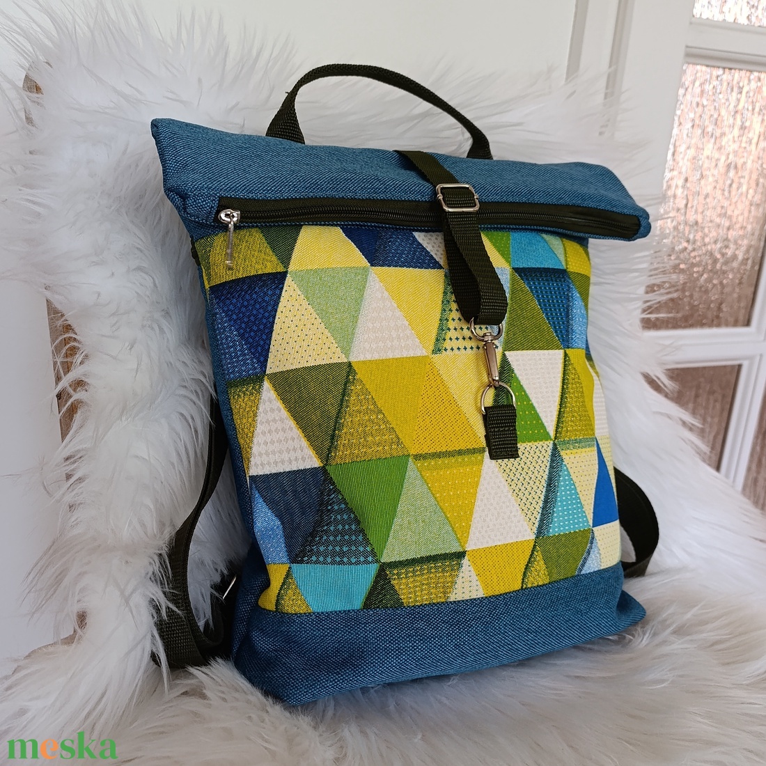 Kék rolltop hátizsák elején háromszög mintával - táska & tok - hátizsák - roll top hátizsák - Meska.hu Kék rolltop hátizsák elején háromszög mintával - táska & tok - hátizsák - roll top hátizsák - Meska.hu