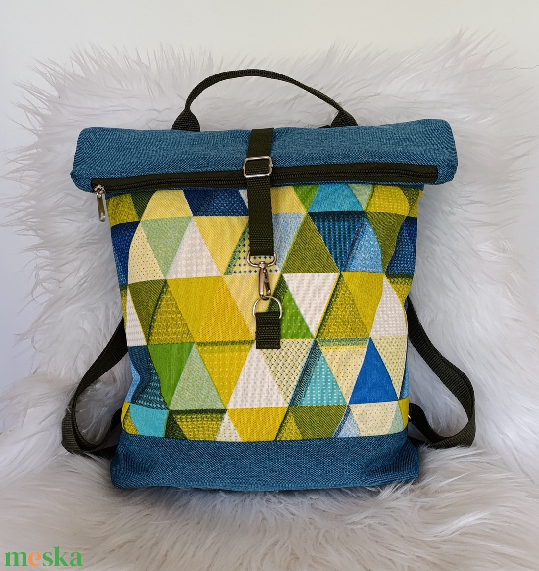 Kék rolltop hátizsák elején háromszög mintával - táska & tok - hátizsák - roll top hátizsák - Meska.hu Kék rolltop hátizsák elején háromszög mintával - táska & tok - hátizsák - roll top hátizsák - Meska.hu