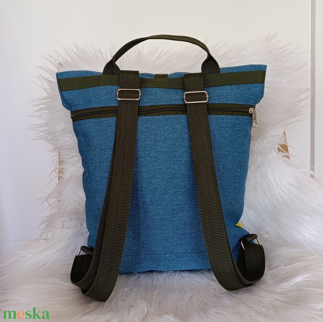 Kék rolltop hátizsák elején háromszög mintával - táska & tok - hátizsák - roll top hátizsák - Meska.hu Kék rolltop hátizsák elején háromszög mintával - táska & tok - hátizsák - roll top hátizsák - Meska.hu