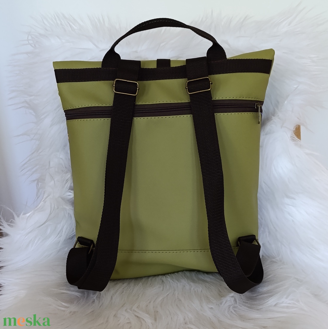 Rolltop hátizsák elején népmese motívum mintával - táska & tok - hátizsák - roll top hátizsák - Meska.hu Rolltop hátizsák elején népmese motívum mintával - táska & tok - hátizsák - roll top hátizsák - Meska.hu