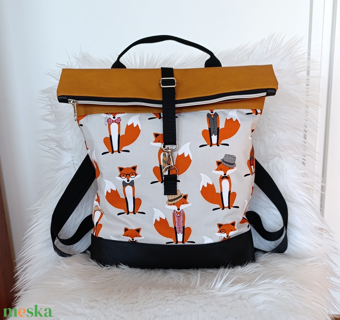 Műbőr rolltop hátizsák elején nyakkendős róka mintával - táska & tok - hátizsák - roll top hátizsák - Meska.hu