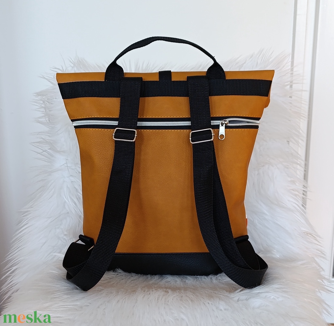 Műbőr rolltop hátizsák elején nyakkendős róka mintával - táska & tok - hátizsák - roll top hátizsák - Meska.hu