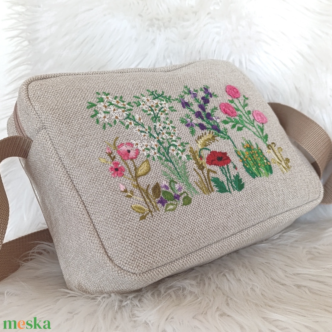 Kézzel hímzett válltáska - táska & tok - kézitáska & válltáska - vállon átvethető táska - Meska.hu
