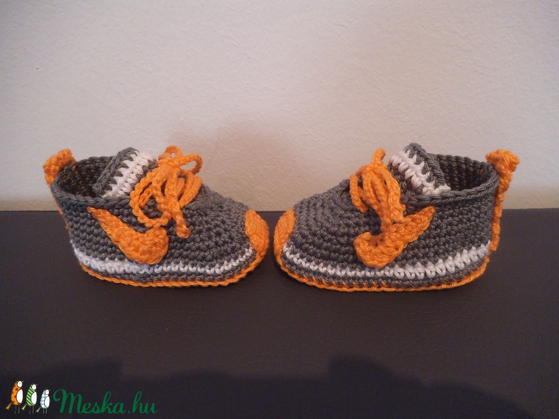 Nike stílusú horgolt baba cipő talphossz: 9 cm 0-3 hóig - ruha & divat - babaruha & gyerekruha - babacipő - Meska.hu Nike stílusú horgolt baba cipő talphossz: 9 cm 0-3 hóig - ruha & divat - babaruha & gyerekruha - babacipő - Meska.hu