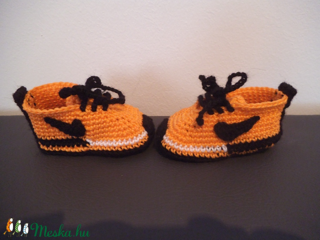 Nike stílusú horgolt babacipő 3-6 hóig - - Meska.hu Nike stílusú horgolt babacipő 3-6 hóig - - Meska.hu