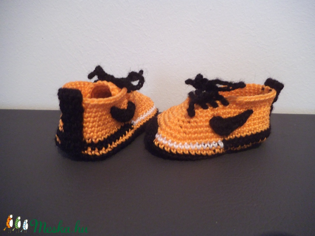 Nike stílusú horgolt babacipő 3-6 hóig - - Meska.hu Nike stílusú horgolt babacipő 3-6 hóig - - Meska.hu