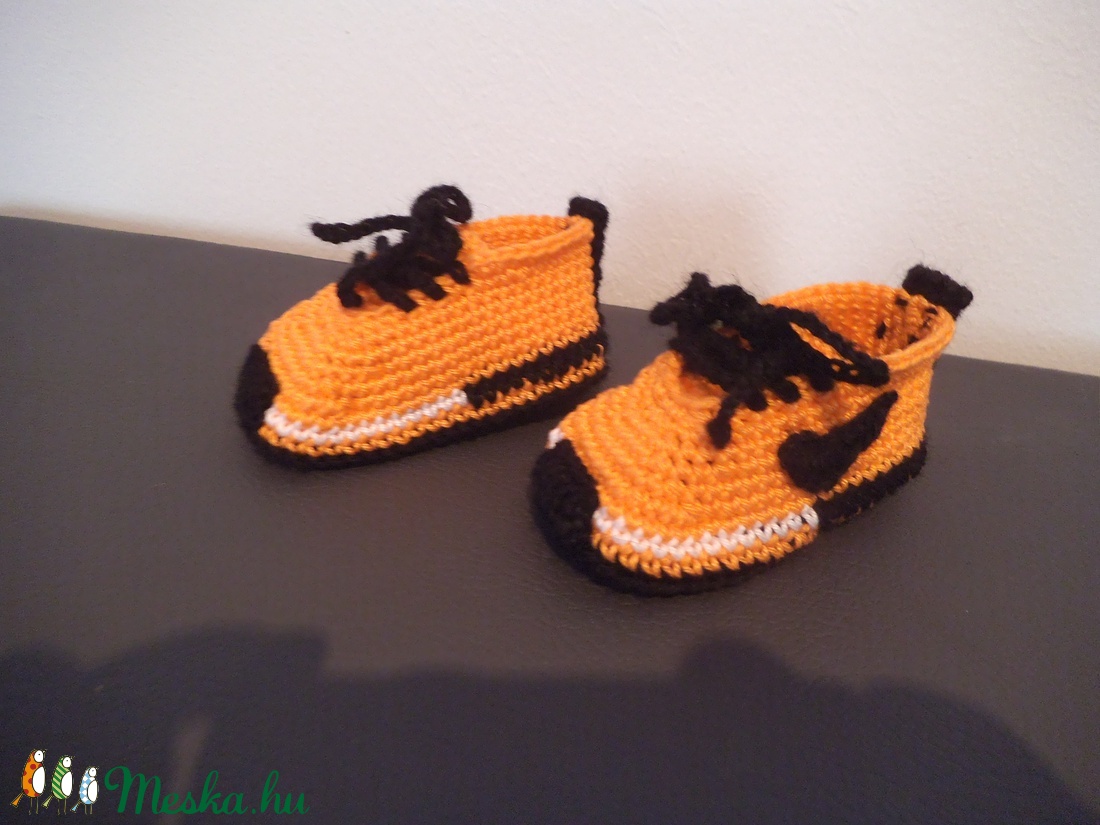 Nike stílusú horgolt babacipő 3-6 hóig - - Meska.hu Nike stílusú horgolt babacipő 3-6 hóig - - Meska.hu