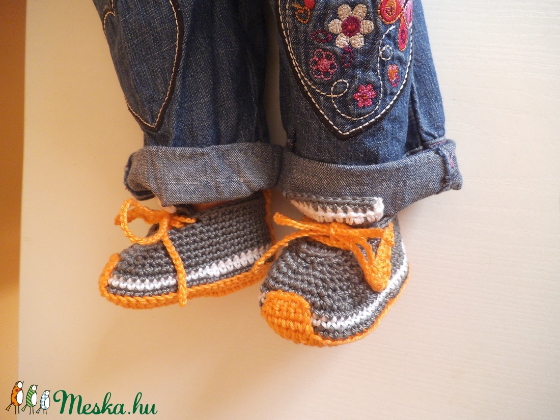 Nike stílusú horgolt baba cipő talphossz: 9 cm 0-3 hóig - ruha & divat - babaruha & gyerekruha - babacipő - Meska.hu Nike stílusú horgolt baba cipő talphossz: 9 cm 0-3 hóig - ruha & divat - babaruha & gyerekruha - babacipő - Meska.hu