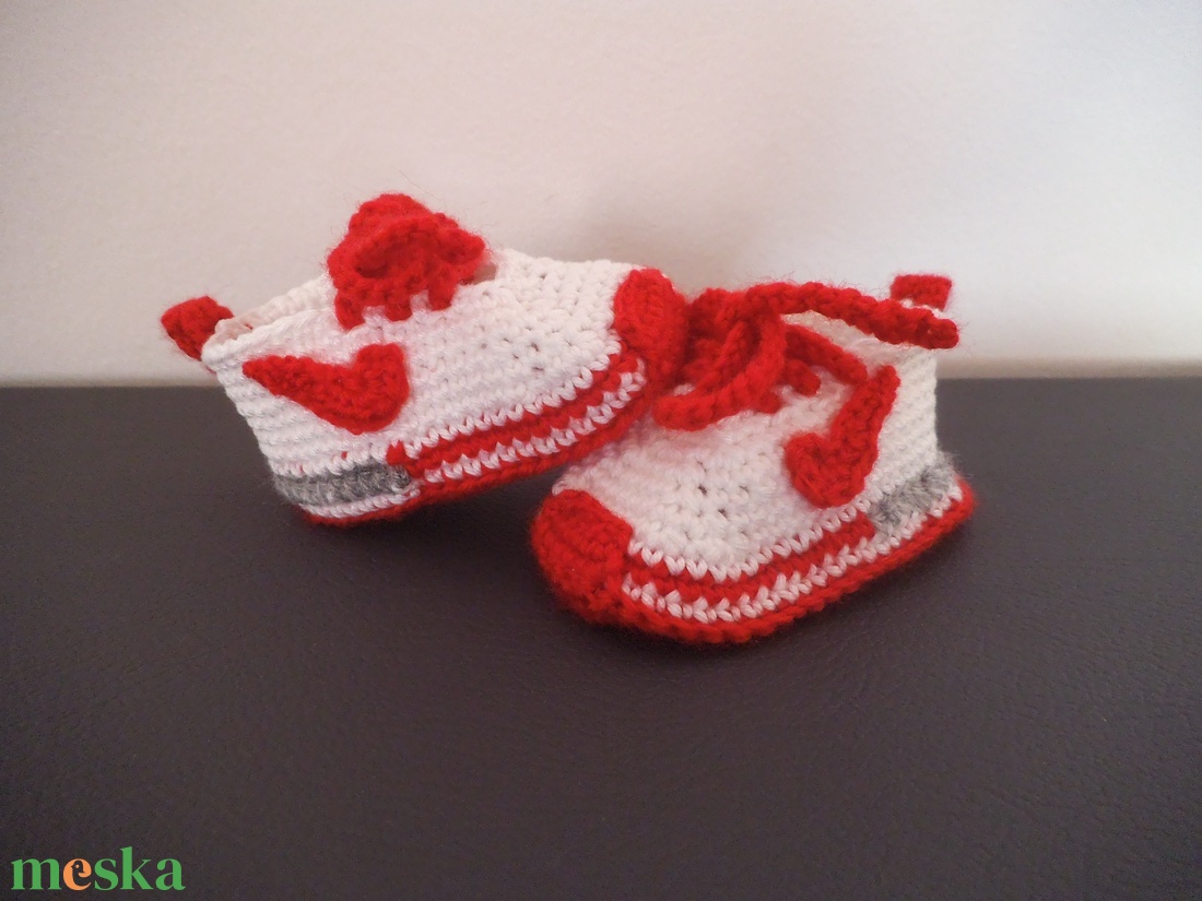 Nike stílusú horgolt babacipő talphossz: 9 cm 0-3 hóig - - Meska.hu Nike stílusú horgolt babacipő talphossz: 9 cm 0-3 hóig - - Meska.hu