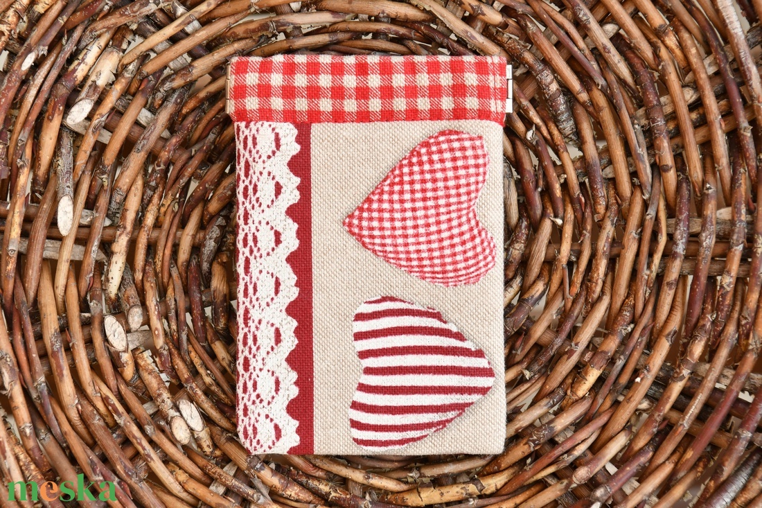 Csipkés-szíves pénztárca pikk-pakk zárral, 8,5x12cm - táska & tok - pénztárca & más tok - aprópénztartó - Meska.hu