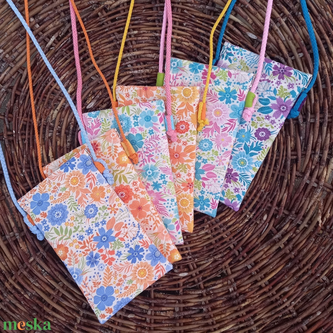 Virágos mobiltok több színben, 12x20cm, pikk-pakk zárral - táska & tok - pénztárca & más tok - telefontok - Meska.hu