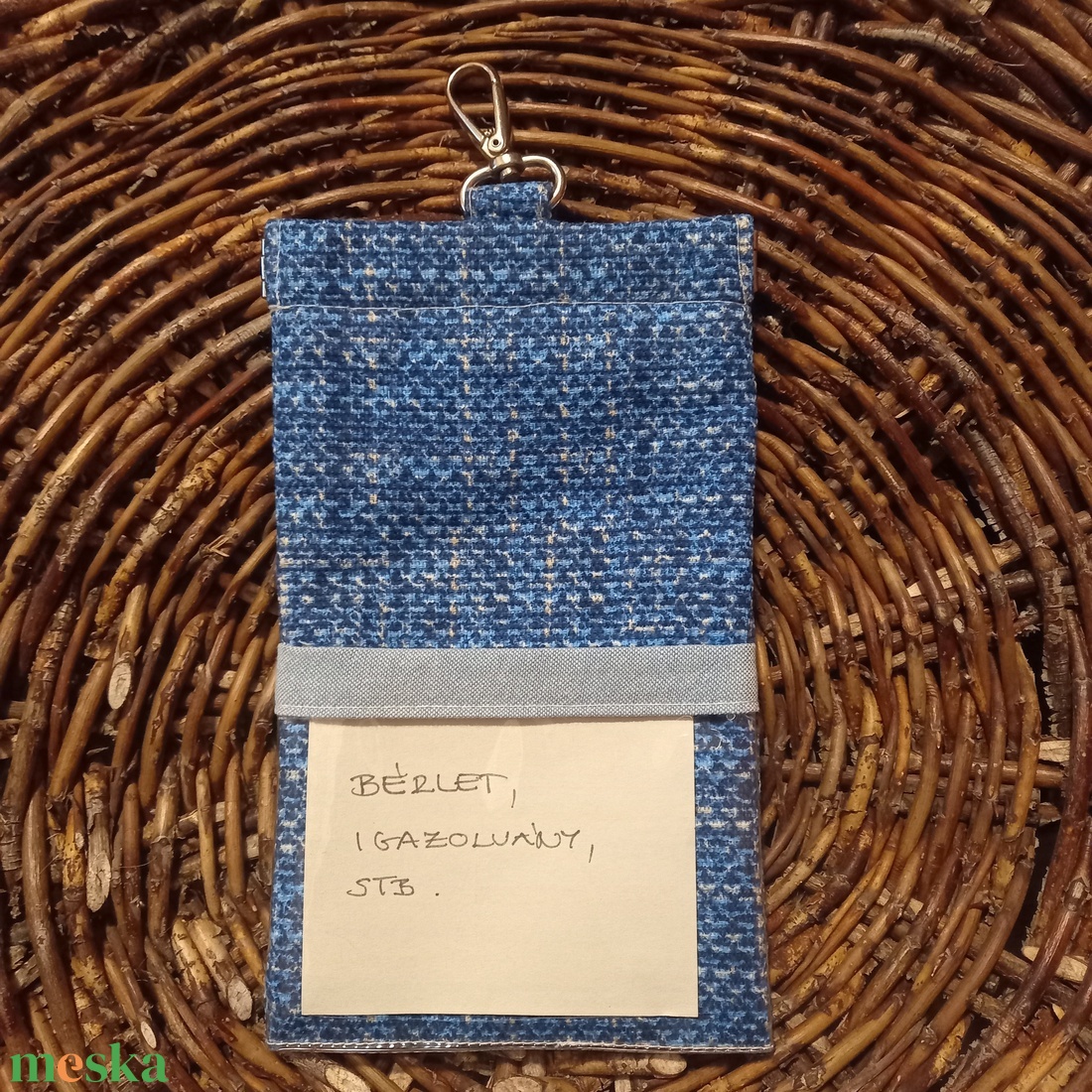 Karabínerrel felcsatolható mobiltok átlátszó zsebbel, farmerkék zsákmintás, 12x20cm, pikk-pakk zárral - táska & tok - pénztárca & más tok - telefontok - Meska.hu