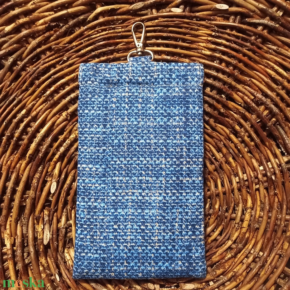 Karabínerrel felcsatolható mobiltok átlátszó zsebbel, farmerkék zsákmintás, 12x20cm, pikk-pakk zárral - táska & tok - pénztárca & más tok - telefontok - Meska.hu