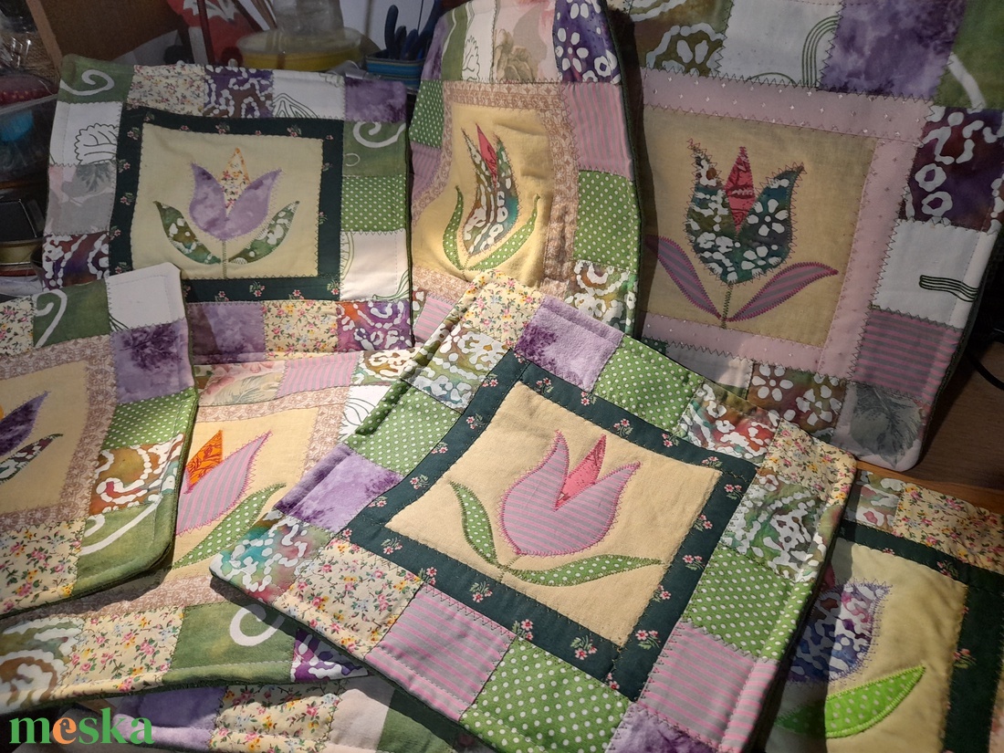 Tulipános tavaszi kispárna (30x30 cm) II. - otthon & életmód - lakástextil - párna & párnahuzat - Meska.hu Tulipános tavaszi kispárna (30x30 cm) II. - otthon & életmód - lakástextil - párna & párnahuzat - Meska.hu