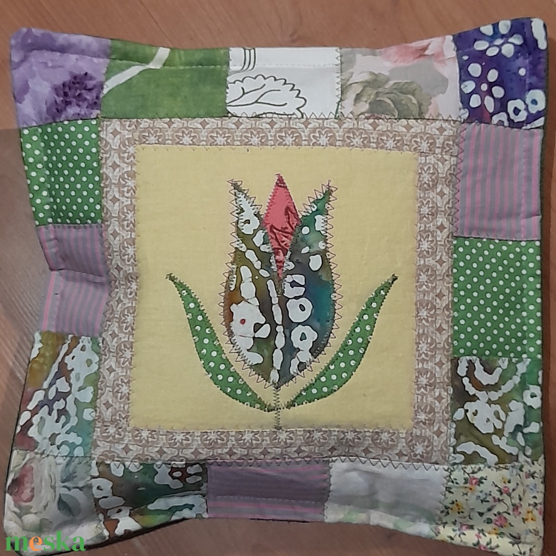 Tulipános tavaszi kispárna (30x30 cm) II. - otthon & életmód - lakástextil - párna & párnahuzat - Meska.hu Tulipános tavaszi kispárna (30x30 cm) II. - otthon & életmód - lakástextil - párna & párnahuzat - Meska.hu