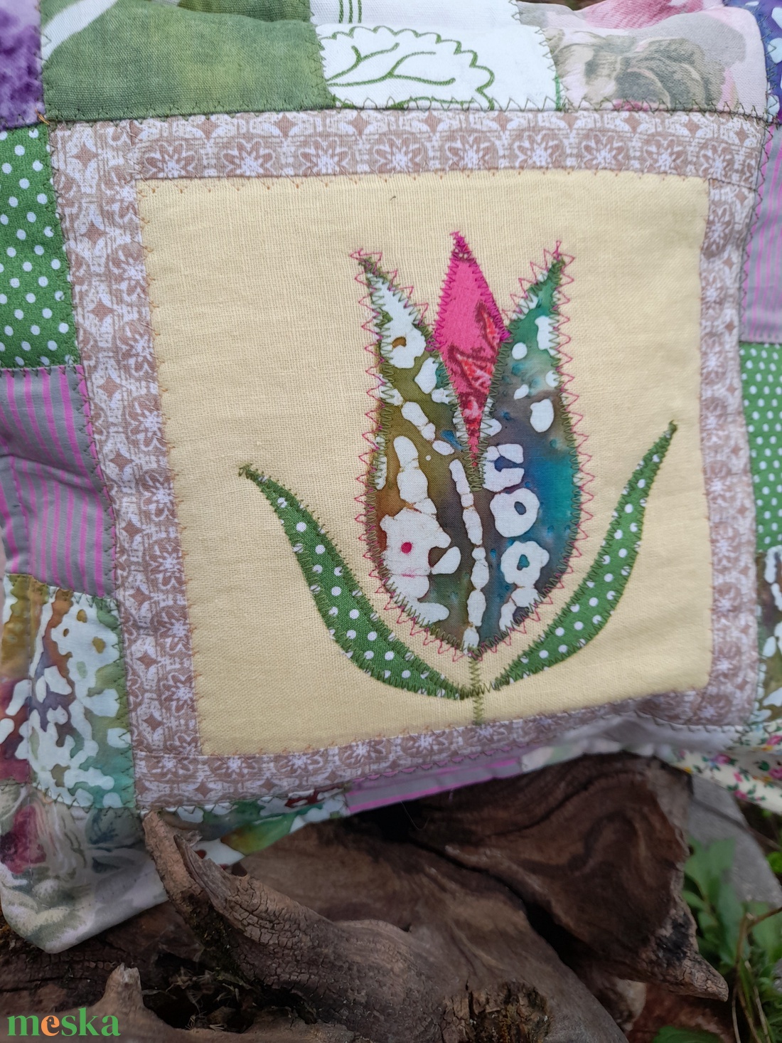 Tulipános tavaszi kispárna (30x30 cm) II. - otthon & életmód - lakástextil - párna & párnahuzat - Meska.hu Tulipános tavaszi kispárna (30x30 cm) II. - otthon & életmód - lakástextil - párna & párnahuzat - Meska.hu