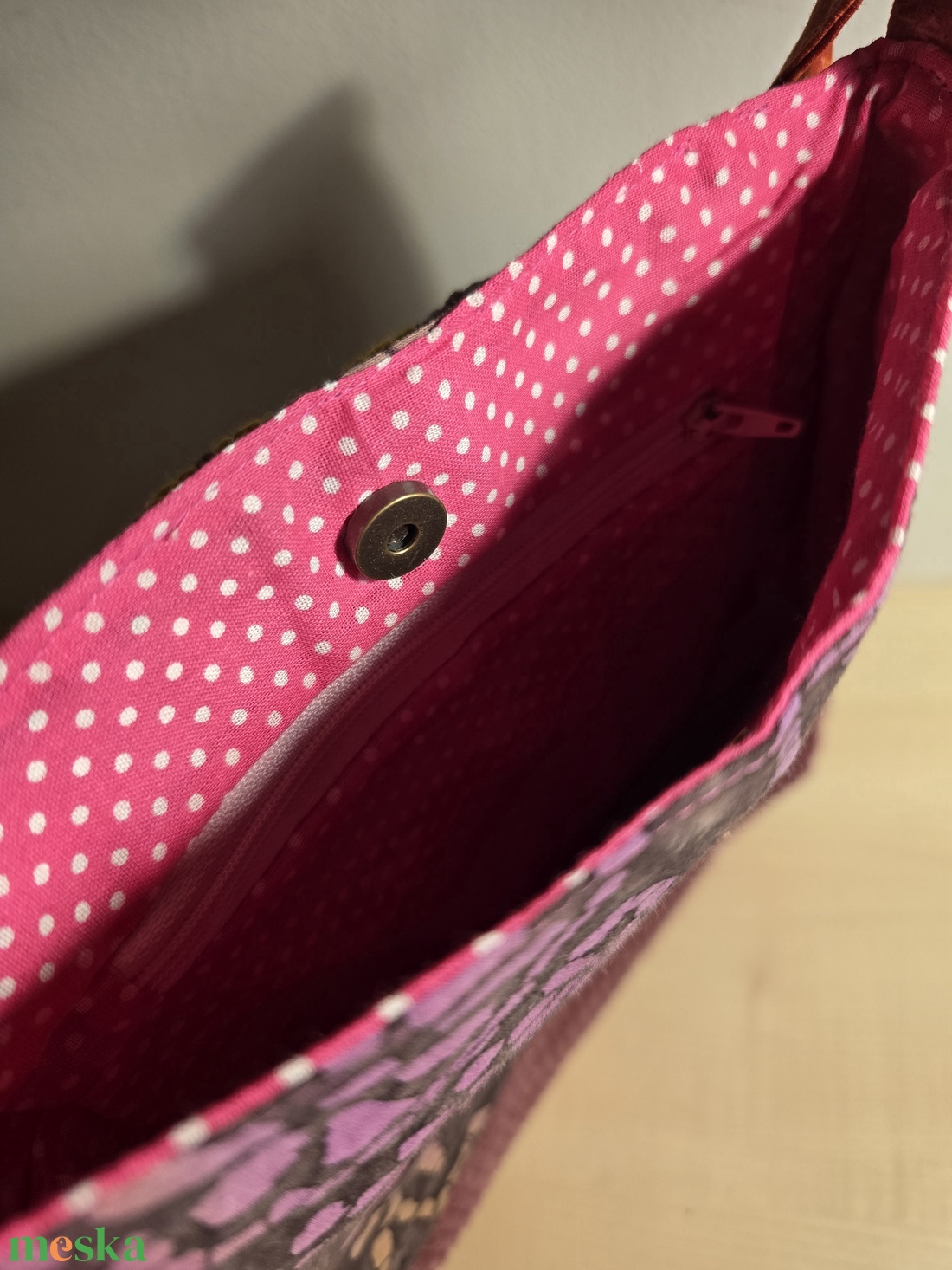 Női táska batikmintás textilből, horgolt fedőlappal és kordbársony talpacskával - táska & tok - kézitáska & válltáska - válltáska - Meska.hu