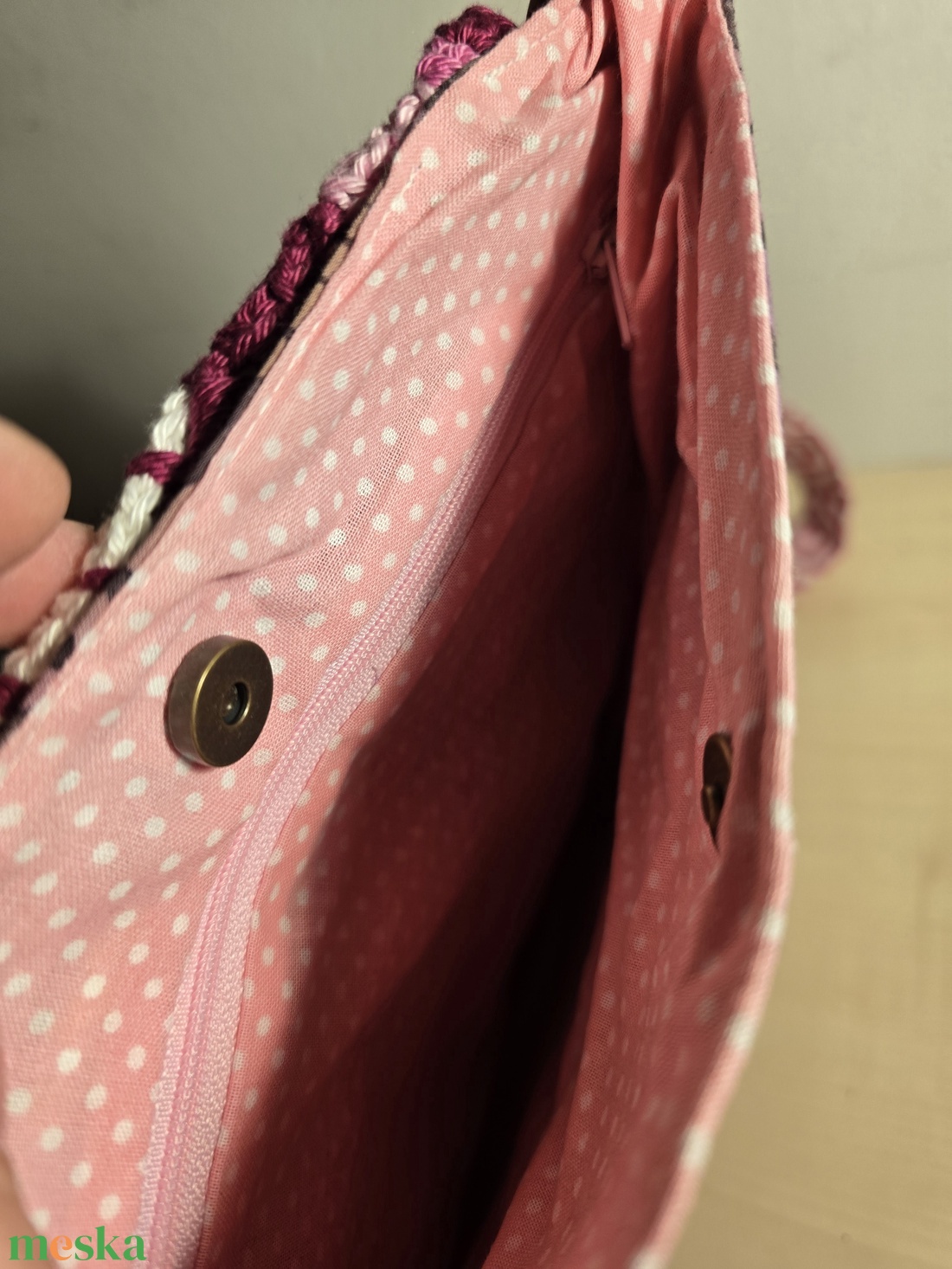 Női táska batikmintás textilből, horgolt fedőlappal és kordbársony talpacskával - táska & tok - kézitáska & válltáska - válltáska - Meska.hu