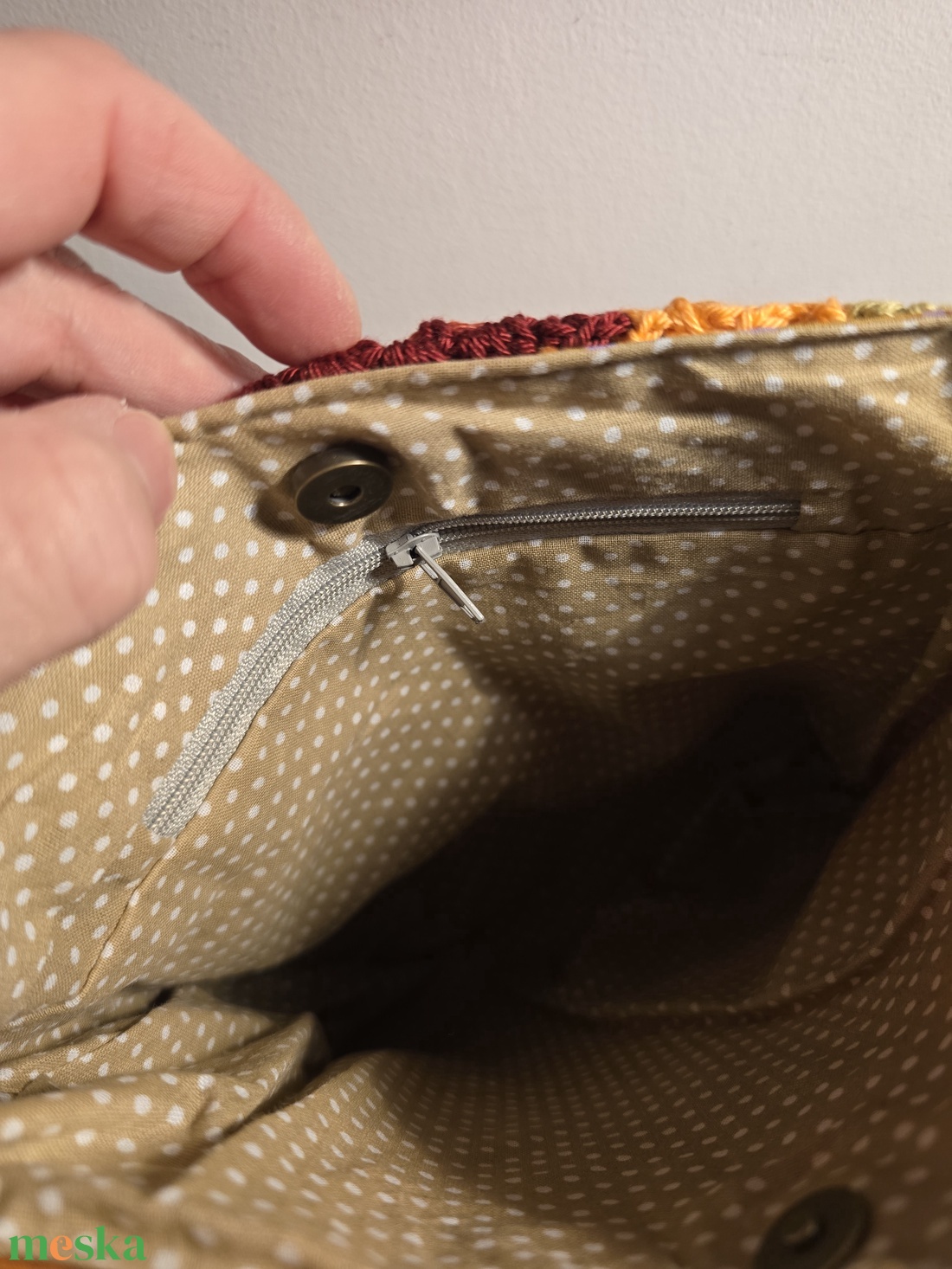 Női táska batikmintás textilből, horgolt fedőlappal és kordbársony talpacskával - táska & tok - kézitáska & válltáska - válltáska - Meska.hu