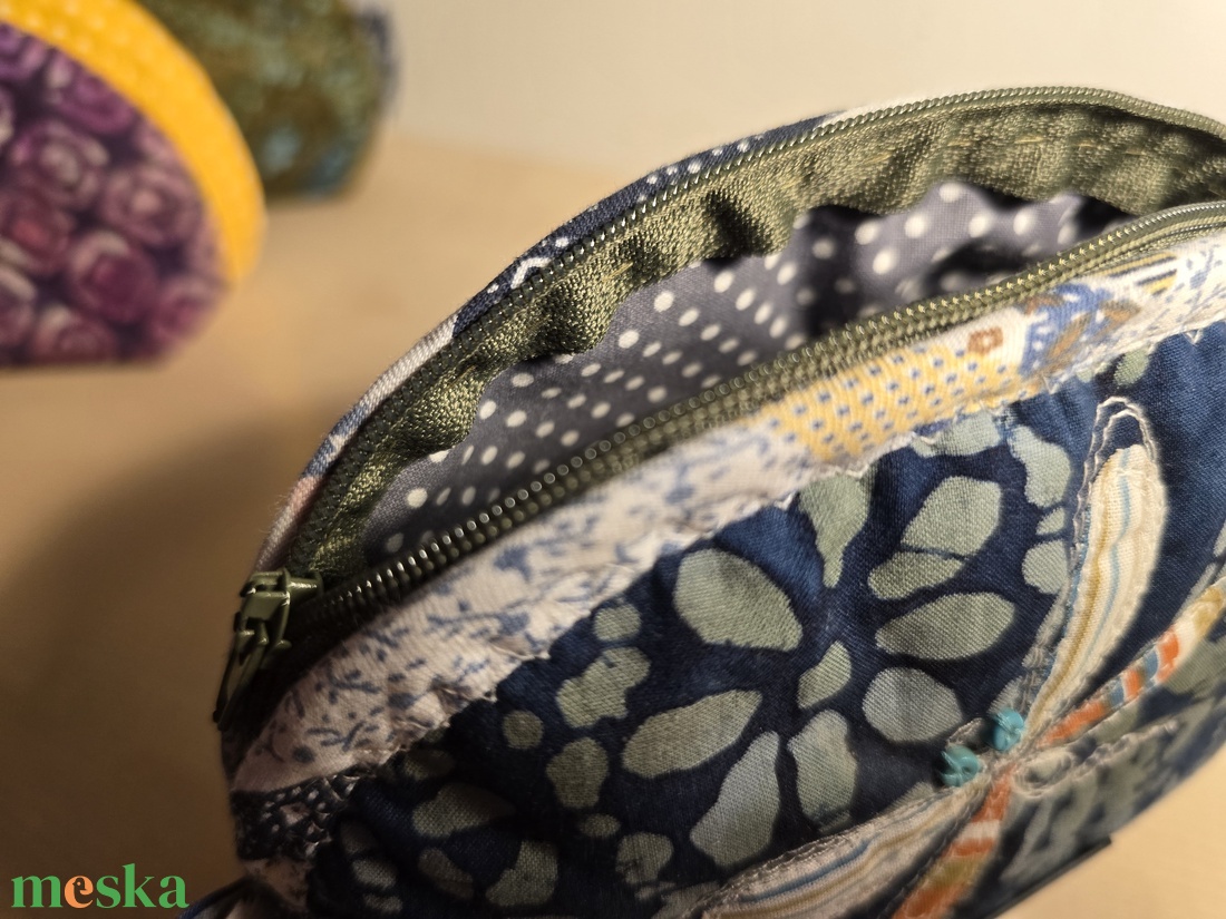 Szitakötős, batikolt mintás neszesszer - táska & tok - neszesszer - Meska.hu