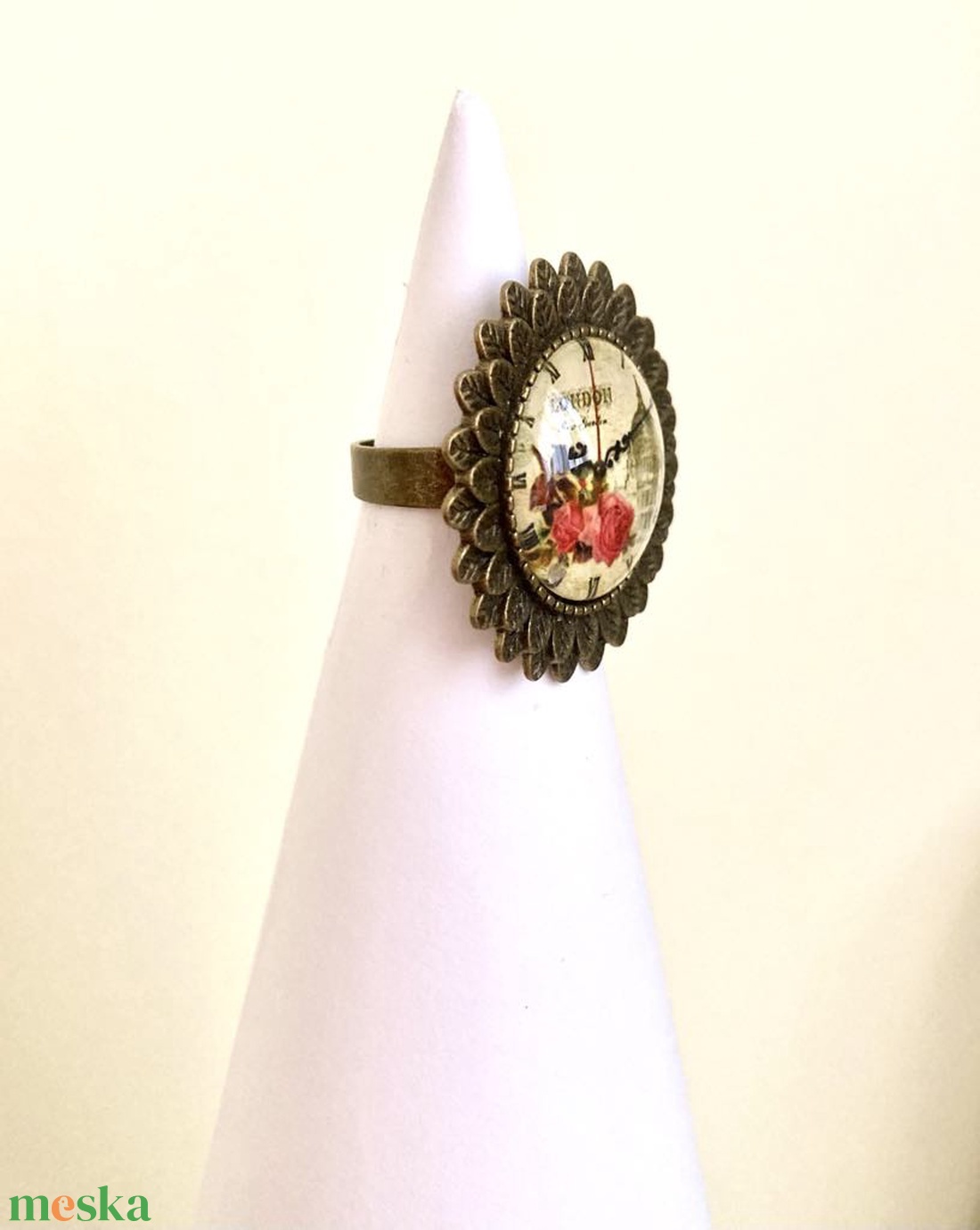 Nagy gyűrű, retro stílusban - London design, rózsával  - ékszer - gyűrű - üveglencsés gyűrű - Meska.hu