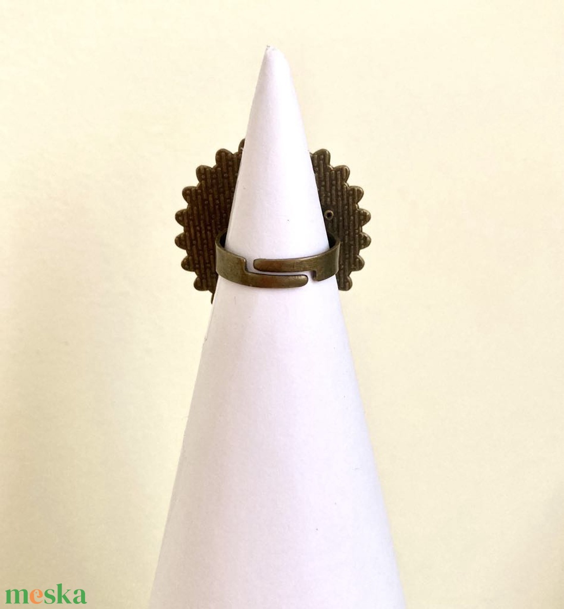 Nagy gyűrű, retro stílusban - London design, rózsával  - ékszer - gyűrű - üveglencsés gyűrű - Meska.hu